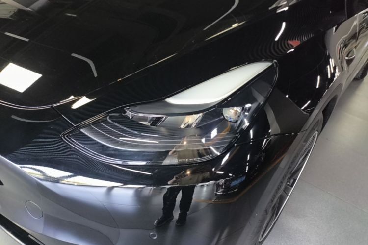 Tesla Model Y 2021 car image #23