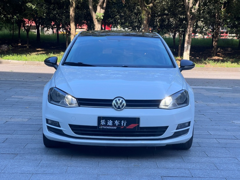 Volkswagen Golf 2017 car image #2