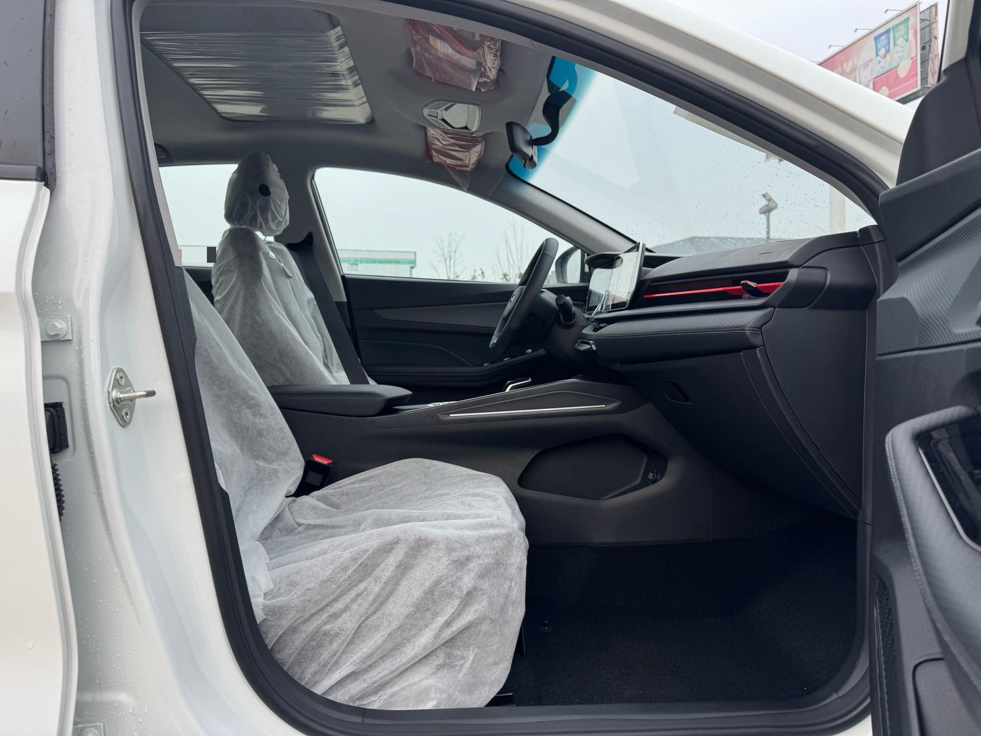 GEELY Binray 2026 car image #6