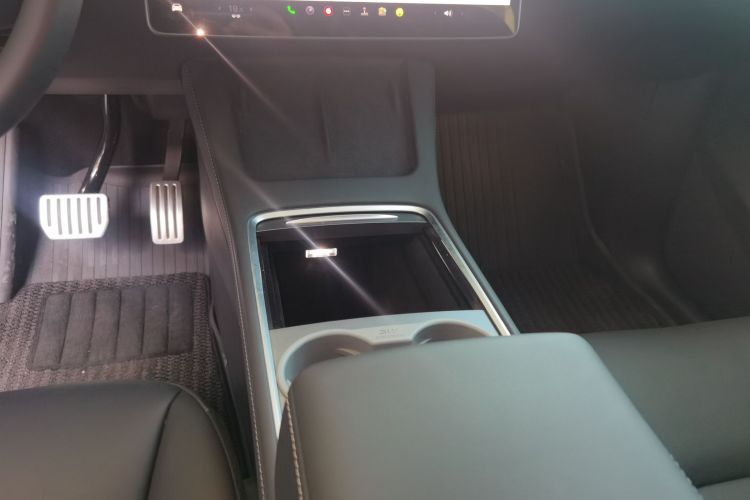 Tesla Model Y 2024 car image #18