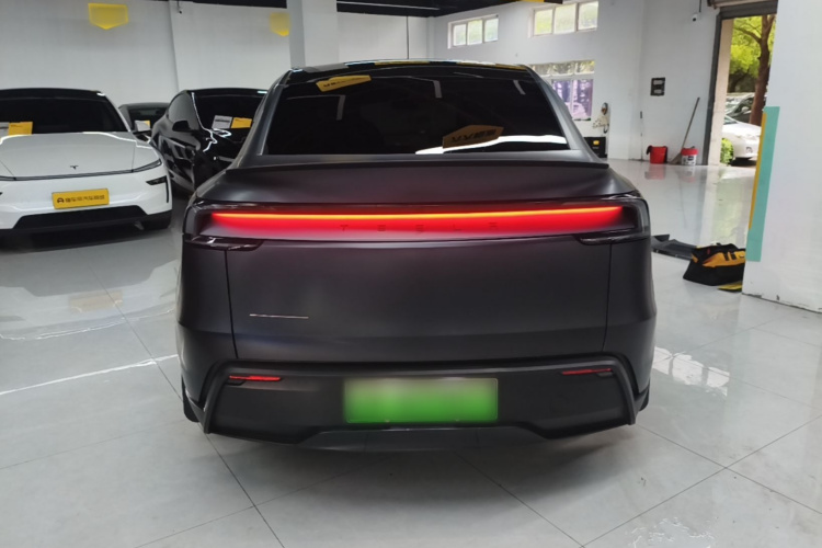 Tesla Model Y 2025 #4 Tesla Model Y 2025 car image #4