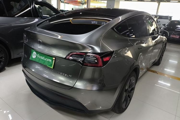 Tesla Model Y 2023 car image #7