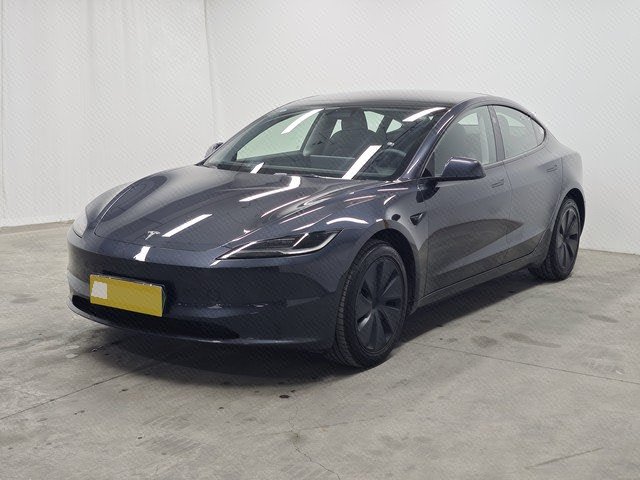 Tesla Model 3 2025 immagine di auto 