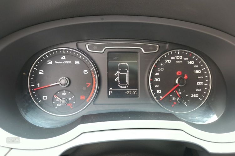 Audi Q3 2015 car image #13
