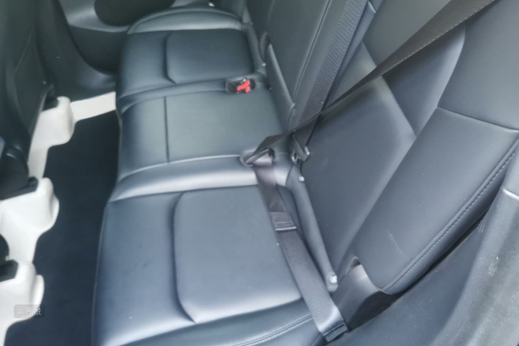 Tesla Model Y 2023 car image #19