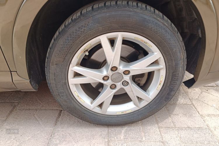 Audi Q3 2017 car image #9