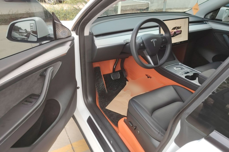 Tesla Model Y 2024 car image #16