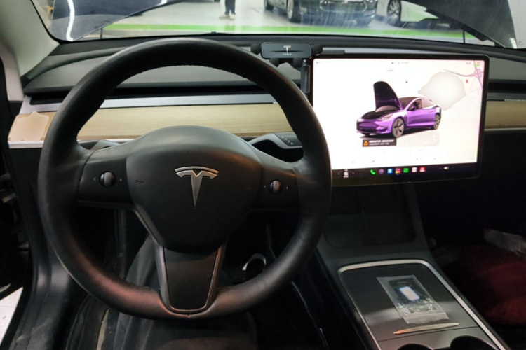 Tesla Model 3 2022 car image #11