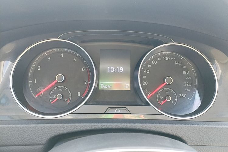 Volkswagen Golf 2017 car image #12