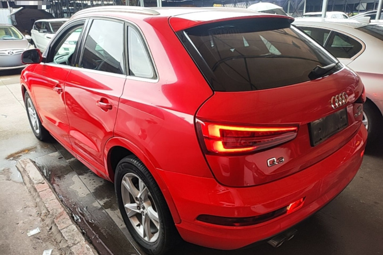 Audi Q3 2018 car image #5