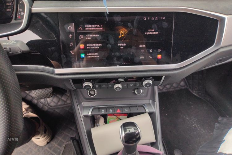 Audi Q3 2022 car image #10