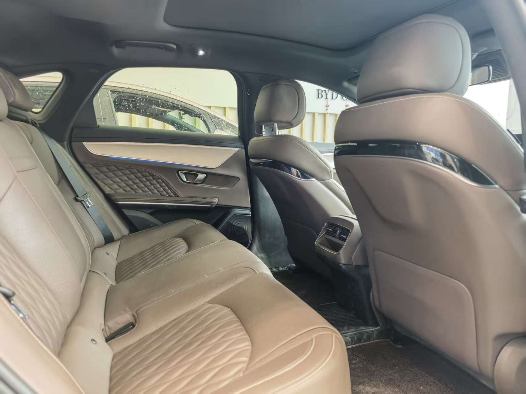 BYD Han 2023 car image #4