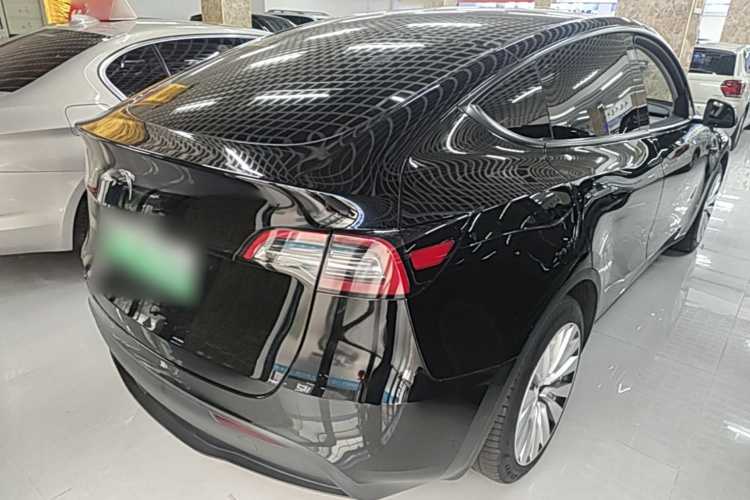 Tesla Model Y 2023 car image #7