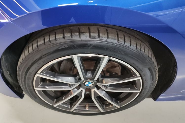 BMW 3 Series 2021 car image #6