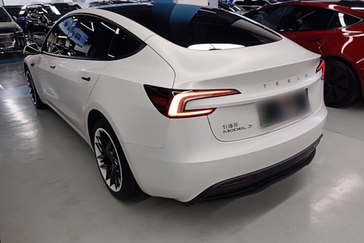 Tesla Model 3 2025 car image #5