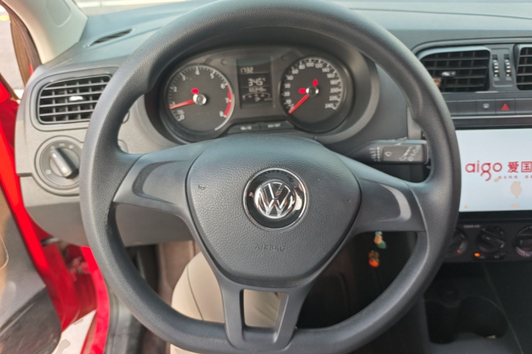 Volkswagen Polo 2017 car image #11