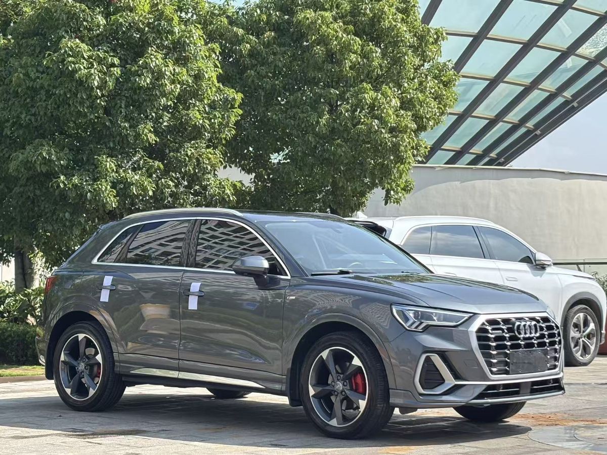 Audi Q3 2019 car image #3