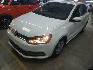 Volkswagen Polo 2015 car image 