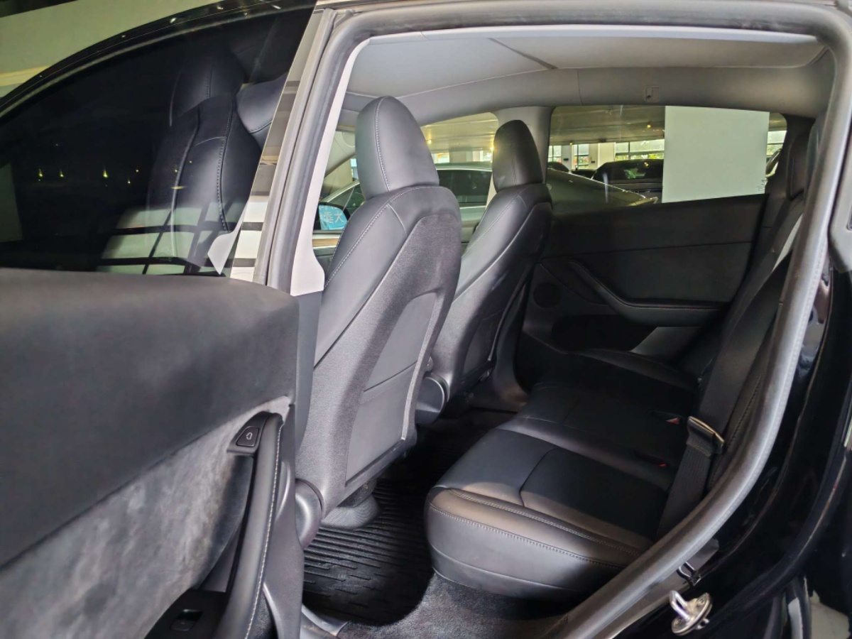 Tesla Model Y 2023 #4 Tesla Model Y 2023 car image #4