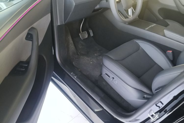 Tesla Model Y 2026 car image #16