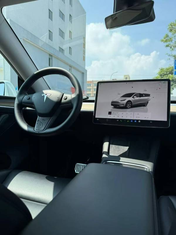 Tesla Model Y 2022 #4 Tesla Model Y 2022 car image #4