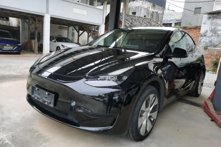 Tesla Model Y 2023 #2 Tesla Model Y 2023 car image #2