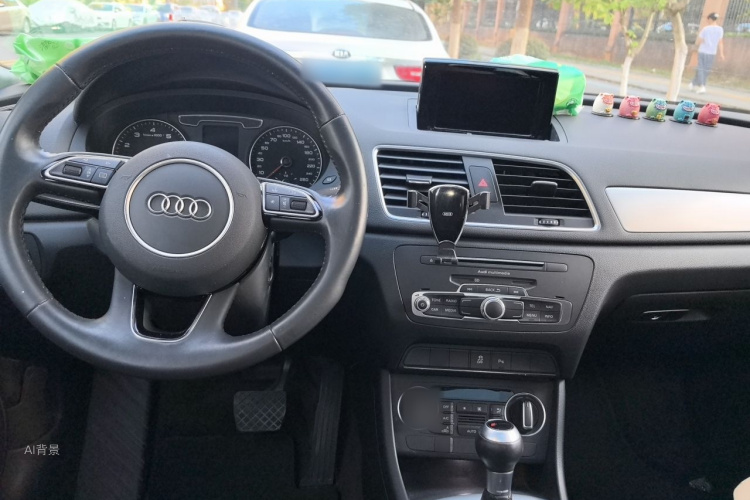 Audi Q3 2019 car image #11