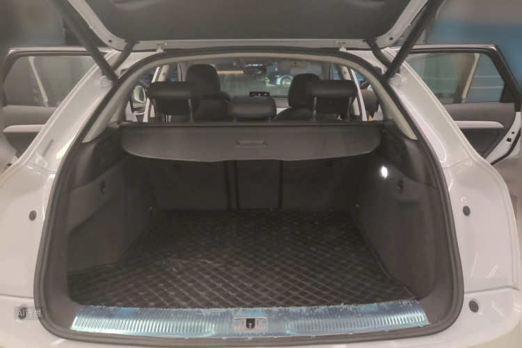 Audi Q3 2019 car image #21