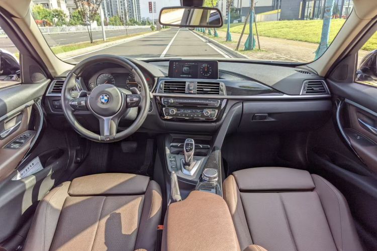 BMW 3 Series 2018 #10 BMW 3 Series 2018 car image #10