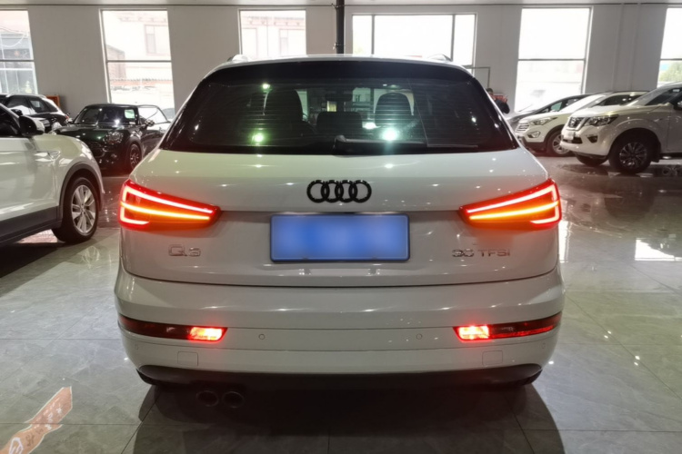 Audi Q3 2018 car image #4