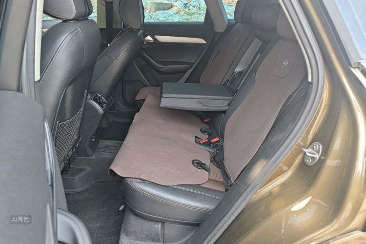 Audi Q3 2019 car image #19