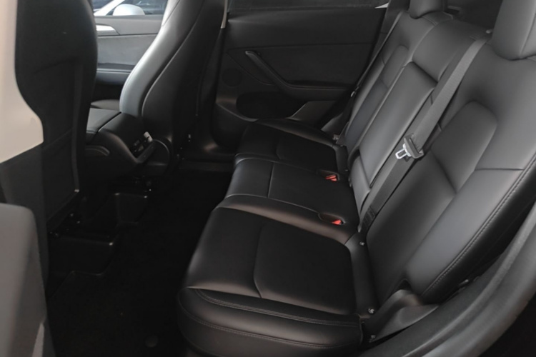 Tesla Model Y 2023 car image #17