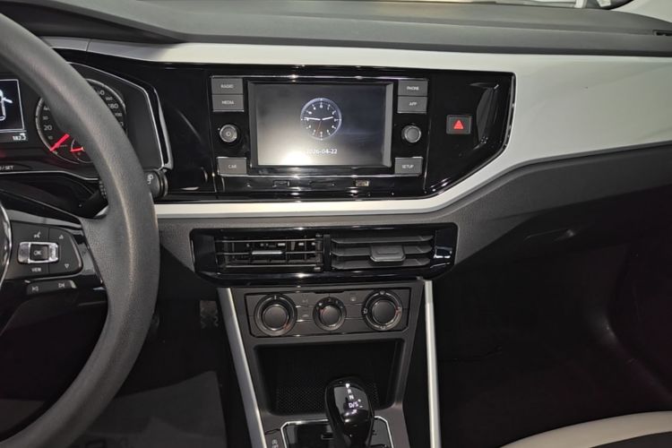 Volkswagen Polo 2020 car image #13