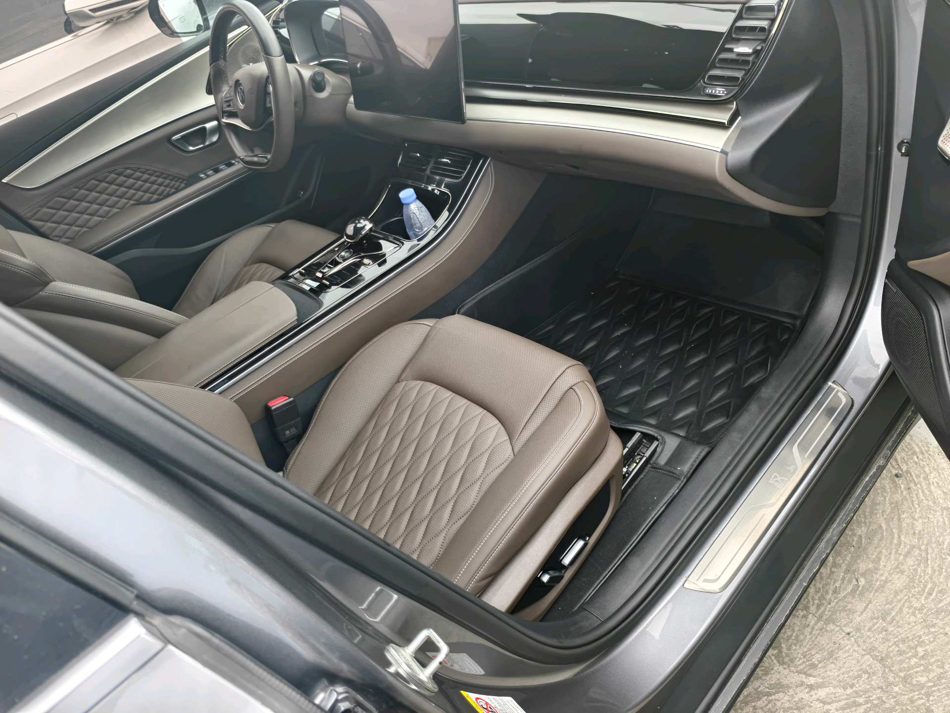 BYD Han 2023 image de voiture #9