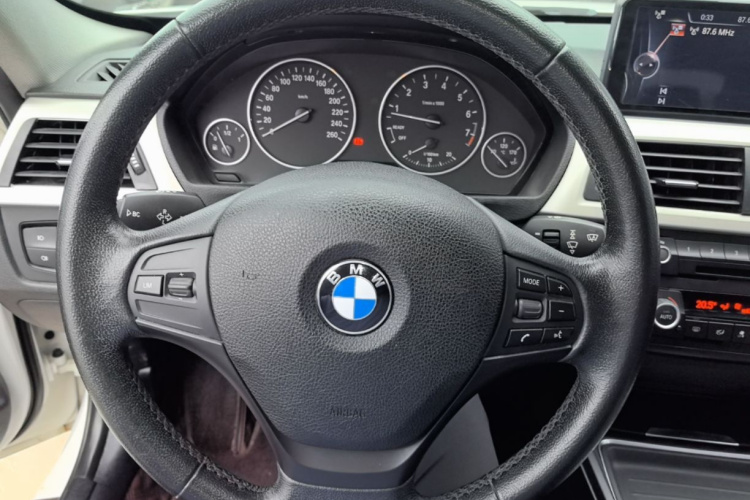BMW 3 Series 2015 #15 BMW 3 Series 2015 car image #15