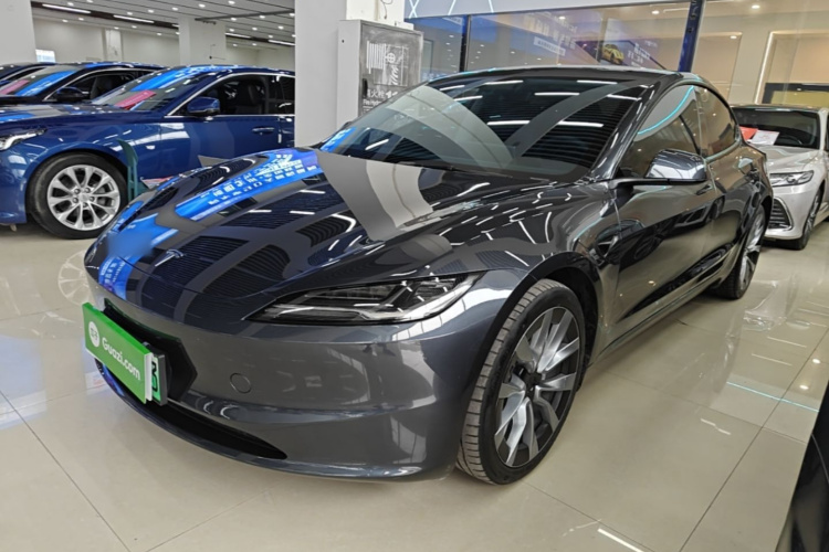 Tesla Model 3 2024 car image #2