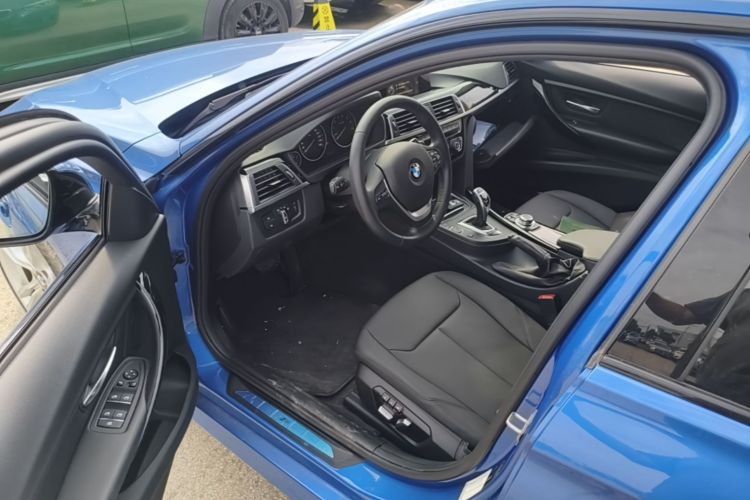 BMW 3 Series 2017 car image #16