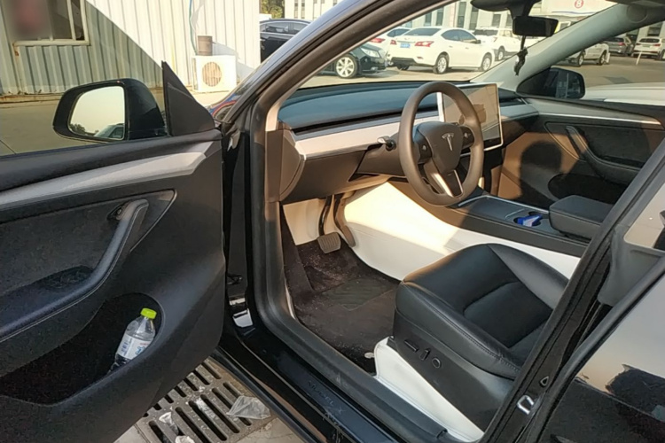 Tesla Model Y 2024 #16 Tesla Model Y 2024 صورة سيارة #16