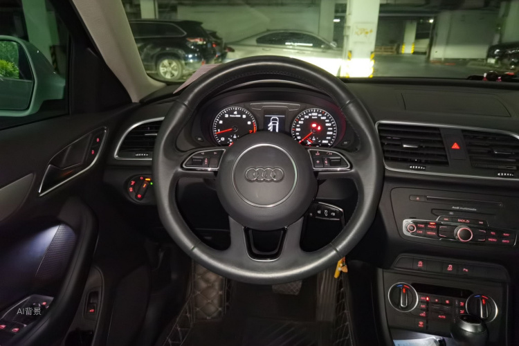 Audi Q3 2019 car image #12