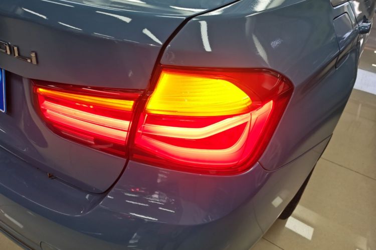 BMW 3 Series 2017 #8 BMW 3 Series 2017 car image #8