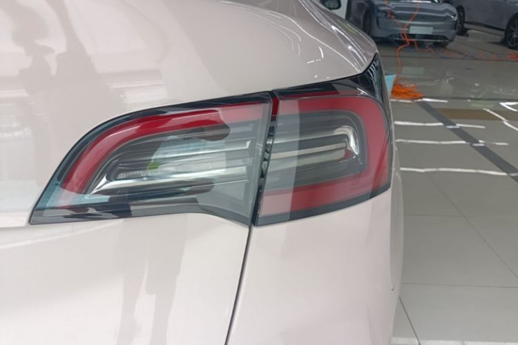 Tesla Model Y 2023 #8 Tesla Model Y 2023 car image #8