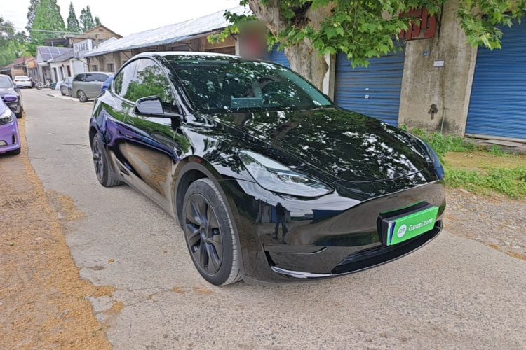 Tesla Model Y 2023 #4 Tesla Model Y 2023 car image #4