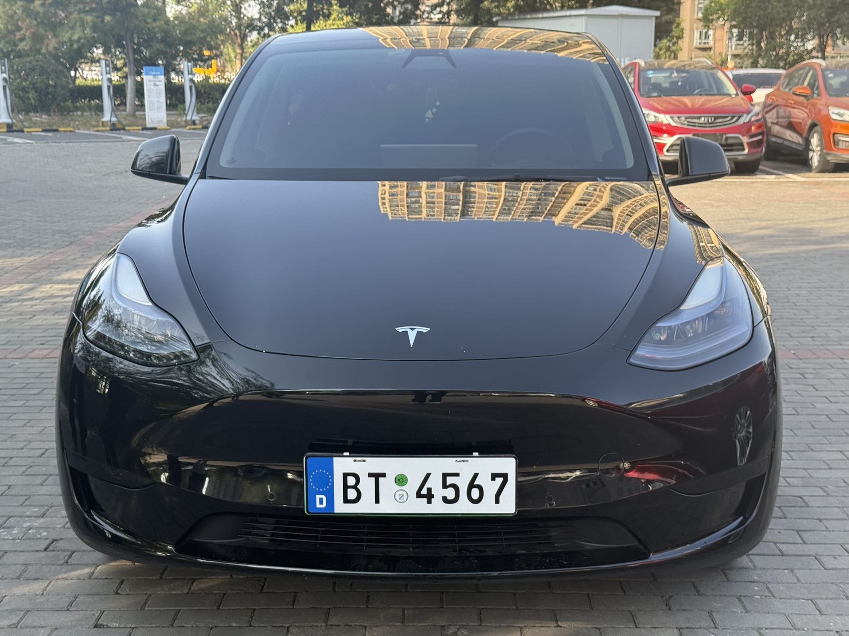 Tesla Model Y 2022 car image #2