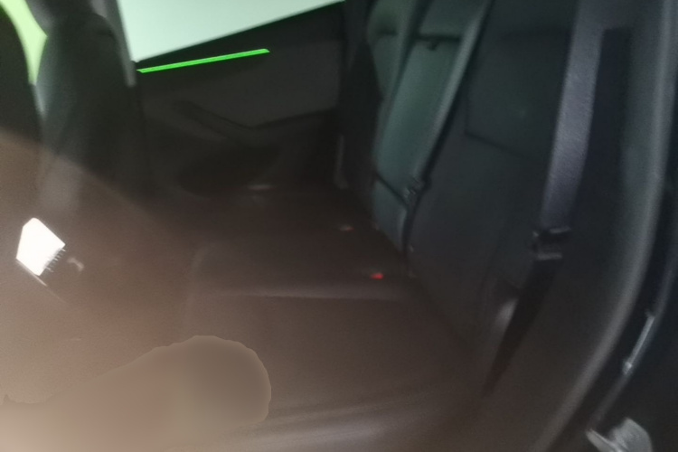 Tesla Model Y 2025 #17 Tesla Model Y 2025 immagine di auto #17