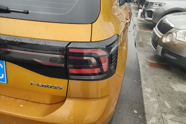 Volkswagen T-Cross 2020 car image #8