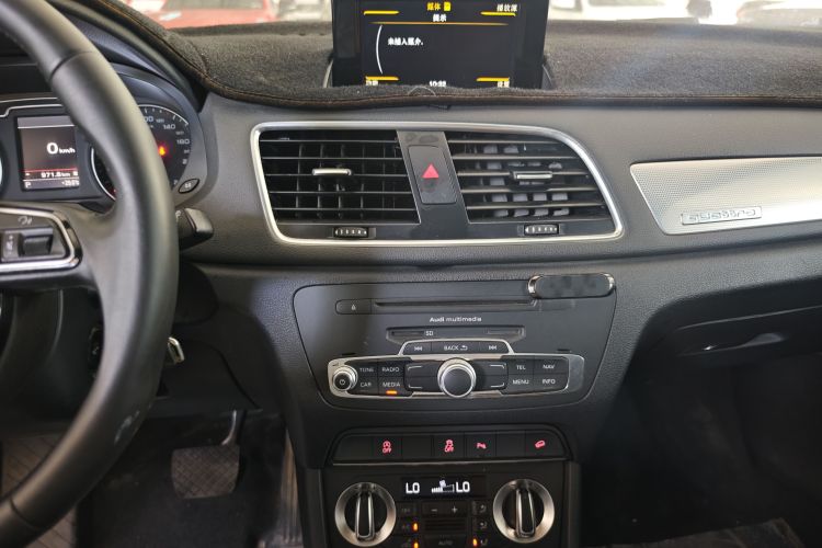 Audi Q3 2015 car image #13