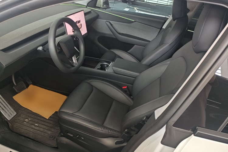Tesla Model Y 2025 #15 Tesla Model Y 2025 car image #15