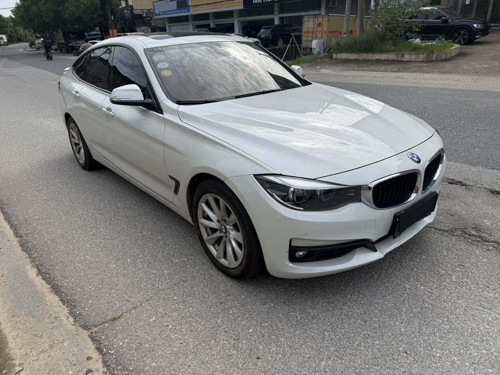 BMW 3 Series GT 2018 صورة سيارة #3