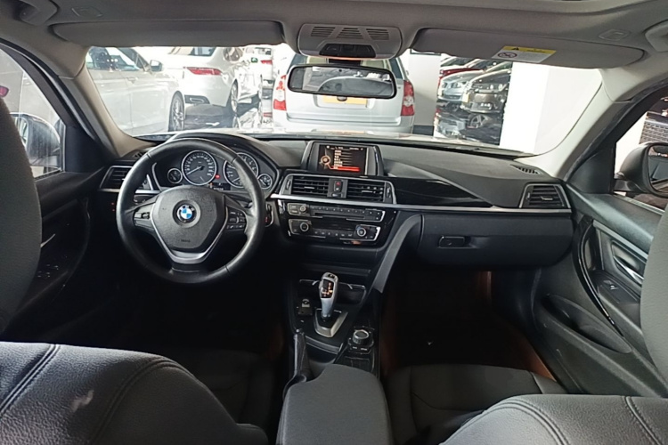 BMW 3 Series 2017 car image #10