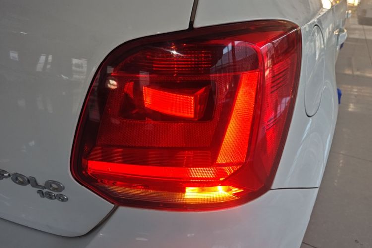Volkswagen Polo 2017 car image #8